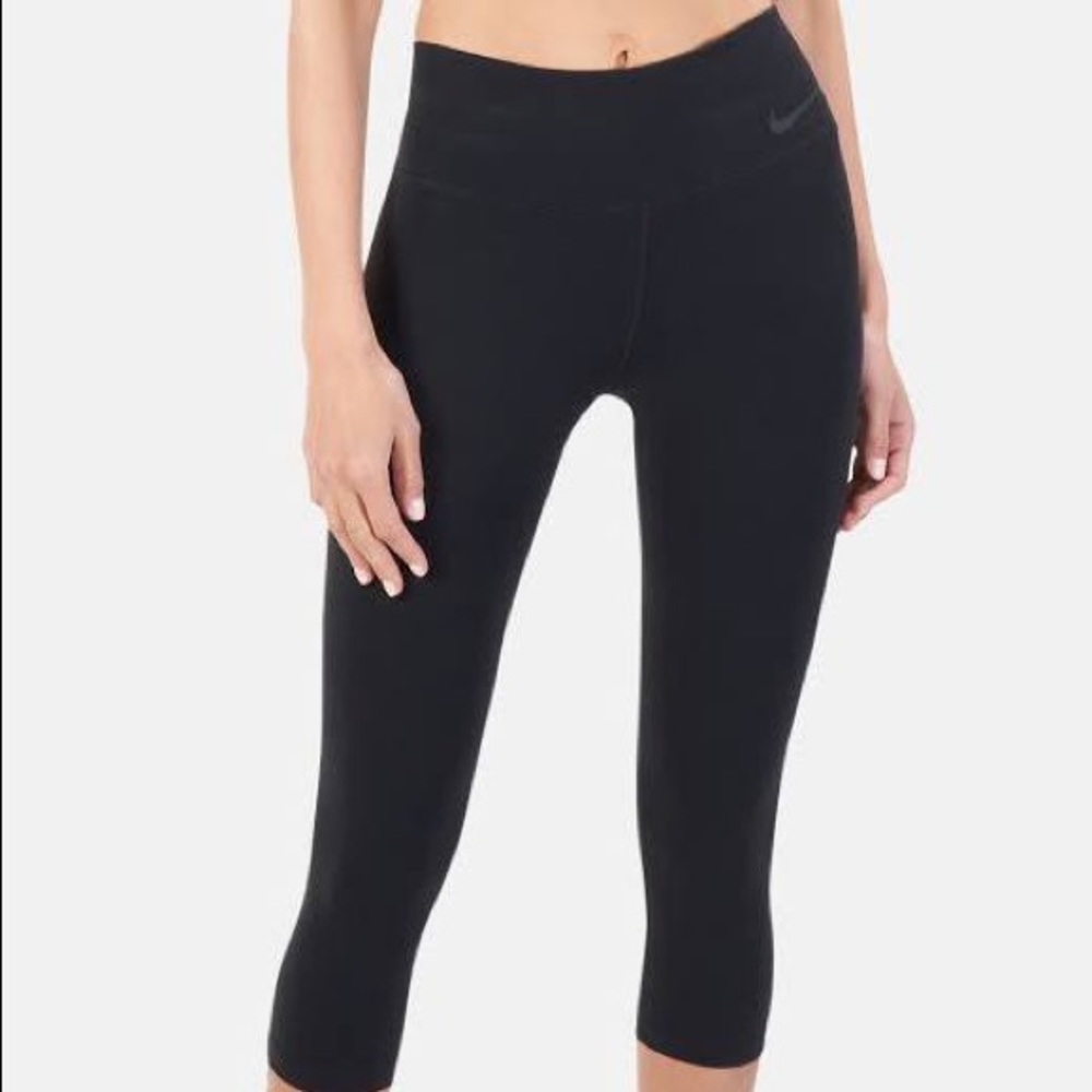 Nike Dryfit Capri Legging (size S)